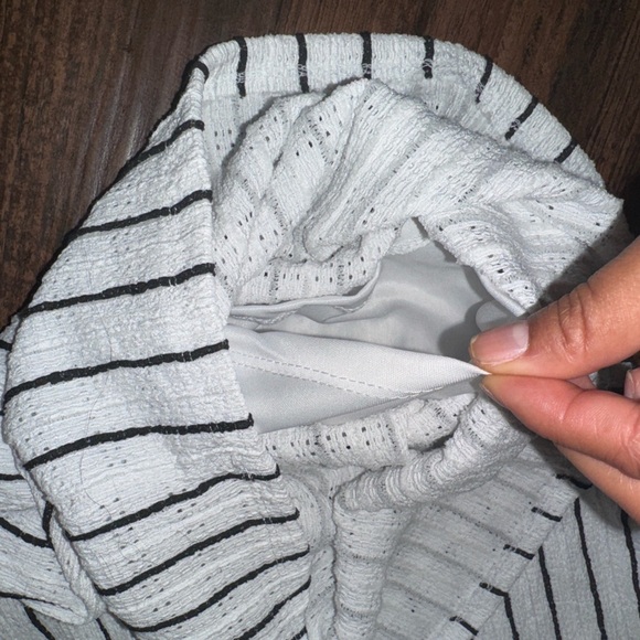 Elegant Striped White and Black Dress - Picture 5 of 8